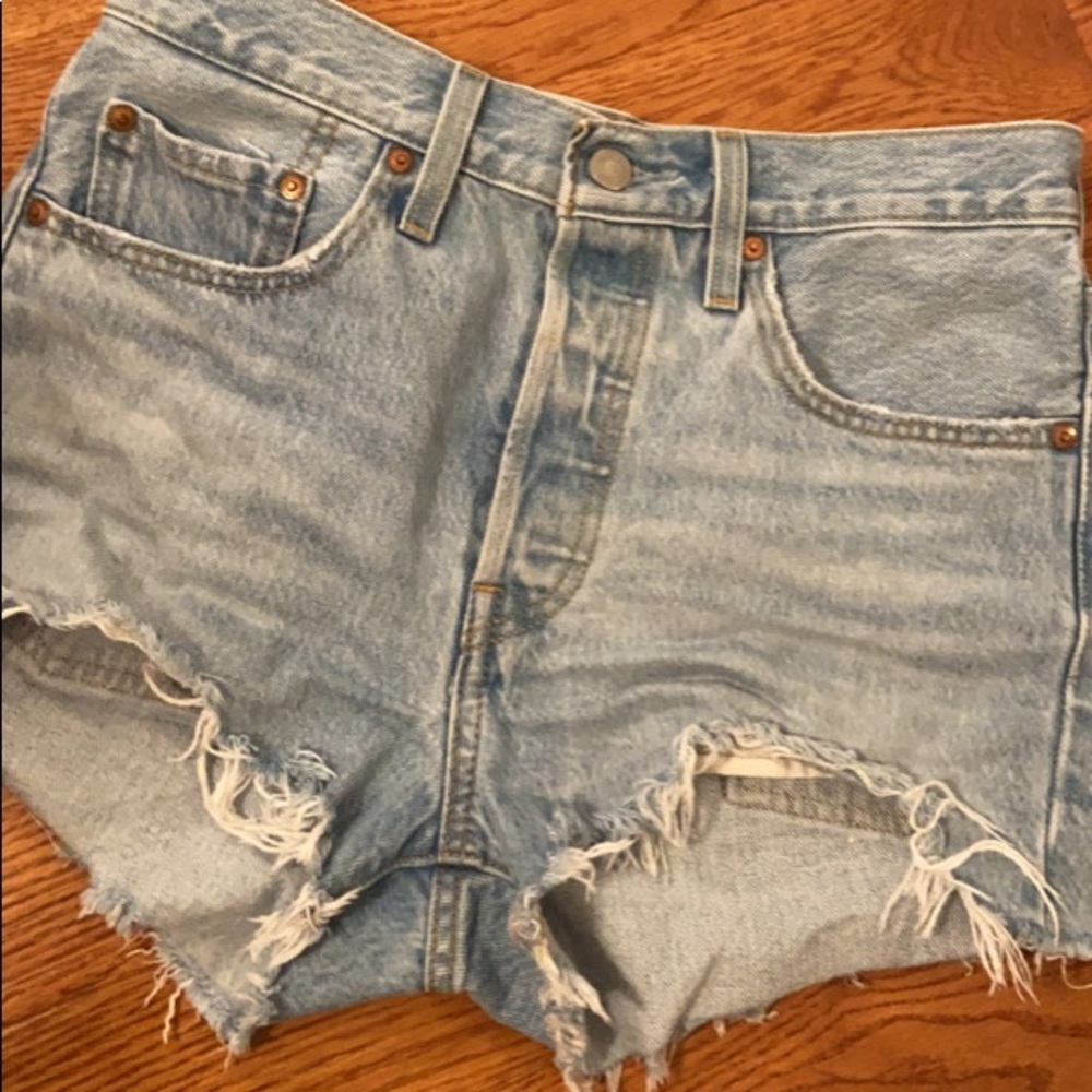 Size 26 Levi 501 shorts